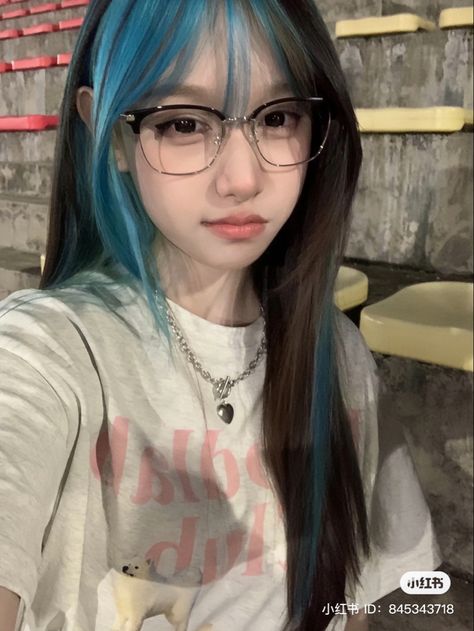 Butterfly Haircut Color, Cool Japanese Hair Color, Hilight Hair Ideas, K Pop Hair Dye Ideas, Different Split Dyes, 2020 Hair Trends Colour, Korean Hair Color Blue, Blue Underhair, Kpop Dyed Hair