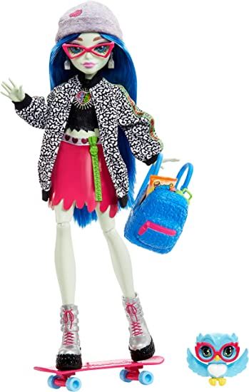 New Monster High Dolls, Monster High Ghoulia, Monster High Toys, Vinyl Skirt, Ghoulia Yelps, Cool Beanies, Vinyl Skirting, Lagoona Blue, Pink Vinyl