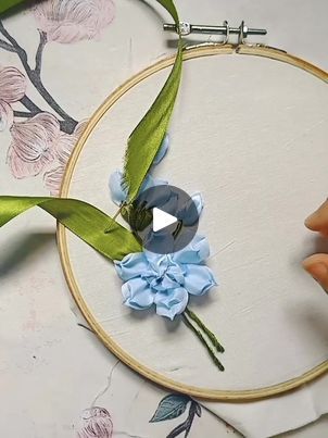 Ribbon Embroidery Tutorial Step By Step, Types Of Embroidery Stitches, Silk Ribbon Embroidery Tutorial, Ribbon Embroidery Tutorial, Embroidery Lessons, Handmade Flowers Fabric, Embroidery Tutorial, Types Of Embroidery, How To Make Ribbon