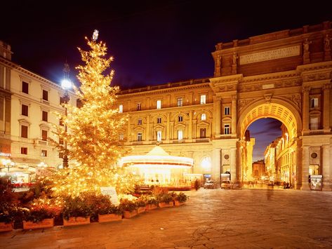 A reader asks Wendy Perrin for advice on what to do around Christmas in Florence, Italy. Read on for Firenze picks, including hotels, restaurants, churches, and museums that will be open during the holidays. Christmas In Italy, Florence Travel, Honeymoon Locations, Italian Christmas, Places In Italy, Christmas Town, Italy Photography, Christmas Markets, Sicily Italy