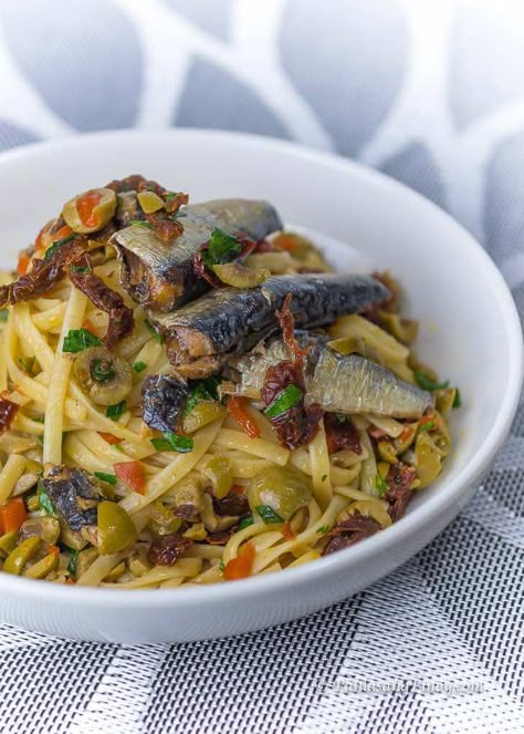 Pasta Sardines, Sardines Pasta, Sardine Recipes Canned, Spanish Sardines, Sardine Pasta, Pasta With Olives, Pinoy Recipe, Sardine Recipes, Spaghetti Sauce Recipe