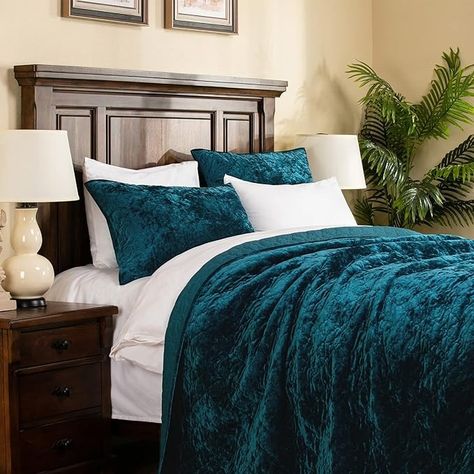 Amazon.com: ELEGANT LIFE HOME Luxury Washed Crushed Velvet Artistic Diamond Stitching Bedding Quilt Set with Matching Sham, King/California King (106 in x 92 in /1+20 in x 36 in /2), 3 Piece, Peacock Blue : Home & Kitchen Teal Comforter, Bedroom Turquoise, Elegant Life, Velvet Comforter, Bedding Quilt, Moody Bedroom, Bedding Comforter, King Size Pillows, Gorgeous Bedrooms