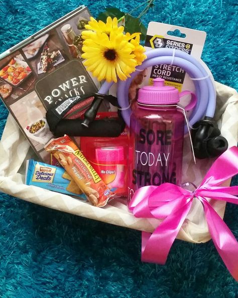 Healthy and Exercise Gym Basket Gift Ideas, Gym Gift Basket Ideas For Her, Running Gift Basket, Health And Fitness Gift Basket Ideas, Fitness Gift Basket Ideas, Runners Gift Basket, Gymrat Gift Basket, Gym Basket, Fitness Gift Basket