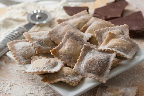 Dessert Ravioli Recipe, Chocolate Ravioli, Ravioli Filling, Ravioli Pasta, Ravioli Recipe, Italian Dessert, Cheese Ravioli, Pasta Fatta In Casa, Chocolate Bread