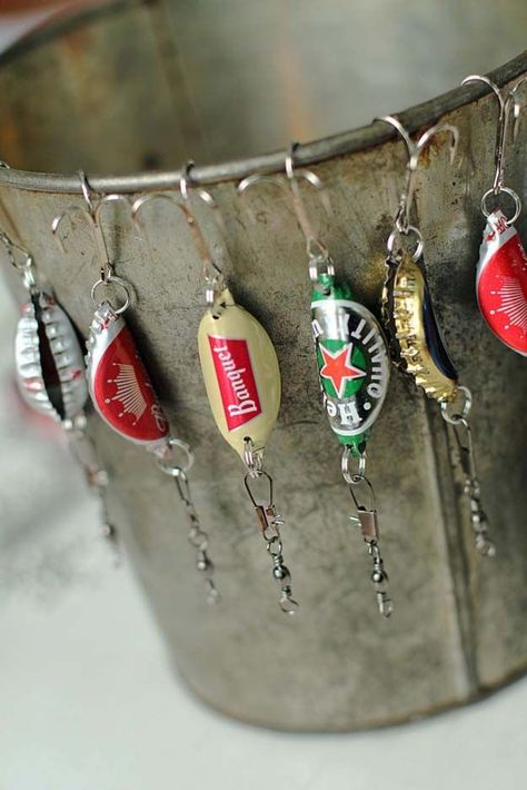 DIY Gifts For Men | Awesome Ideas for Your Boyfriend, Husband, Dad - Father , Brother and all the other important guys in your life. Cool Homemade DIY Crafts Men Will Truly Love to Receive for  Christmas, Birthdays, Anniversaries and Valentine’s Day | Bottle Cap Fishing Lures |  http://diyjoy.com/diy-gifts-for-men-pinterest Bottle Cap Fishing Lures, Handmade Christmas Presents, Christmas Presents For Men, Bottle Cap Projects, Hantverk Diy, Diy Fishing Lures, Diy Gifts For Men, Fishing Diy, Bottle Cap Crafts