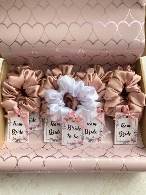 Bridal Shower Giveaways, Bridal Shower Gift Ideas For The Bride, Bride To Be Party Decoration, Wedding Giveaways Diy, Bride To Be Decoration Ideas, Bride Party Ideas, Bridal Shower Deco, Princess Wedding Theme, Handmade Hamper