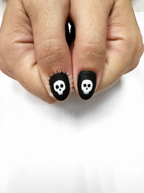 Skull Nails Art, Nail Art Skull, Skull Nails Design, Skull On Nails, Skeleton Nail Designs, Nails Skull Designs, Nails With Skulls, Skull Nails Easy, Simple Skull Nails