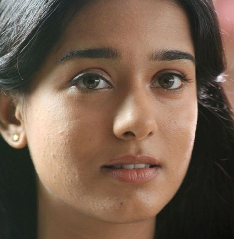 9 Pictures of Amrita Rao with and without Makeup Gwen Stefani Without Makeup, Tighten Skin On Face, M F Hussain, Shyam Benegal, Indian Skin Makeup, With And Without Makeup, Amrita Rao, Celebs Without Makeup, Tighten Skin