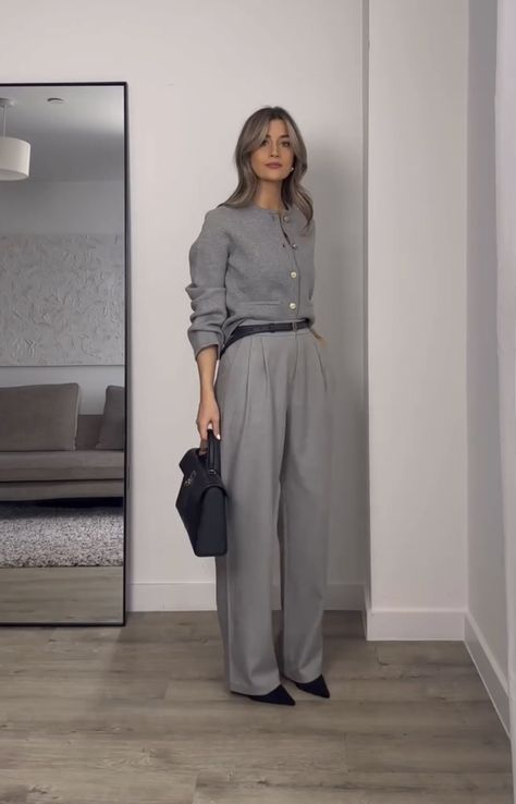 Gray Trousers Outfit, Grey Trousers Outfit, Grey Pants Outfit, Slacks Outfit, Grey Slacks, Trouser Outfit, 60 Fashion, Winter Outfits For Work, Elegant Chic