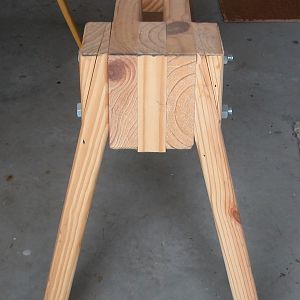 Shave Horse, Shaving Horse, Wood Bench Plans, Quirky Furniture, Wood Spoon Carving, Simple Wood Carving, Green Woodworking, Carpentry Projects, Wood Shop Projects