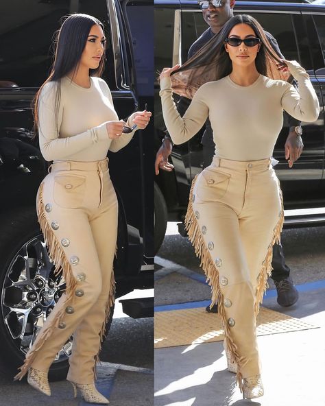 Kim K Winter Outfits, Classy Wardrobe, Kim Kardashian Outfits, Kim K Style, Kardashian Outfit, 70s Inspired Fashion, Kim Kardashian Style, Monochrome Fashion, Winter Outfit Inspiration