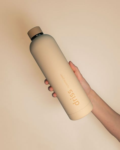 Discover driss insulated stainless steel water bottle by Porter Green, the perfect stylish and sustainable accessory for every activity. This 1L thermos water bottle is designed with double-walled insulation to keep beverages hot or cold for up to 24 hours. Ideal for storing water and other drinks, driss is also frequently used as an insulated wine bottle for outdoor entertaining, making it the ultimate 1L drink bottle for every occasion. Colour every experience with wheat + oat driss by Porter Water Bottle Designs, Stylish Water Bottles, Storing Water, Trendy Water Bottles, Thermos Water Bottle, Sustainable Accessories, Cute Water Bottles, Best Water Bottle, Drink Bottle