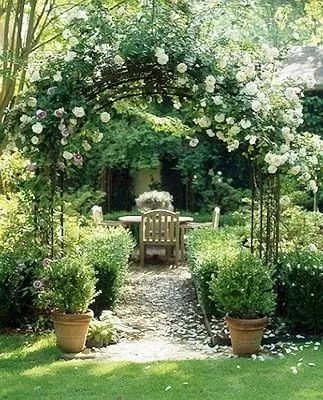 Backyard Layout Ideas, Garden Tricks, Romantic Backyard, Rose Garden Design, European Garden, Cottage Garden Design, Garden Arbor, Garden Arches, Have Inspiration