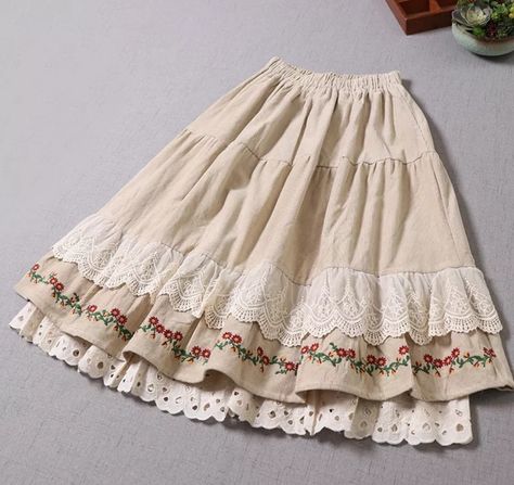 Skirt Embroidery Ideas, Embroidery On Skirt, Patched Skirt, Fairy Grunge Dress, Cottage Skirt, Cottage Core Skirt, Dark Academia Cottage, Cottagecore Pants, Cottage Core Clothing