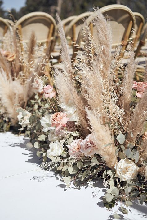 Bohemian Wedding Decorations, Dried Flowers Wedding, Boho Wedding Flowers, Grass Wedding, Wedding Aisle Decorations, Boho Wedding Decorations, Wedding Decor Inspiration, Neutral Wedding, Aisle Decor