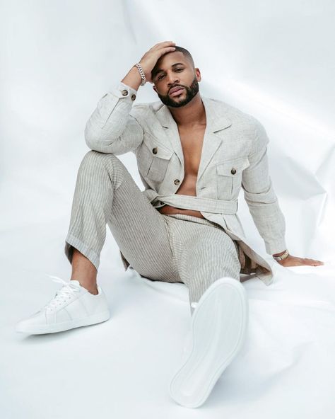 Devale Ellis on Instagram: “... 📸 by @joshua_dwain Styled by @itssherribomb Cut by @tiffthebarber #DevalesTruth” Devale Ellis, Latin Men, Beard Fade, Rhythm And Blues, Photos Ideas, Sport Man, Dive In, Black Men, White Jeans