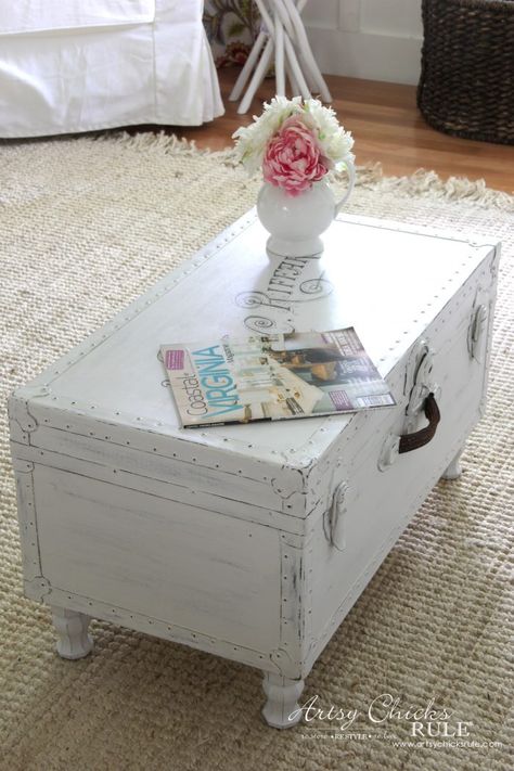 Metal Trunk Painting Ideas, Rustic Trunk Coffee Table, Trunk Diy, Trunk Makeover, Metal Trunk, Diy Farmhouse Coffee Table, Trunk Coffee Table, Painted Trunk, Old Trunks