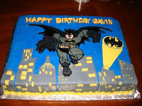 Batman cake with buttercream transfer. Love it! Robin Birthday Cake, Kids Water Party, Batman Cake Ideas, Batman Birthday Ideas, Buttercream Transfer, Cake Batman, Batman Cake Topper, Batman Birthday Cakes, Superhero Birthday Cake