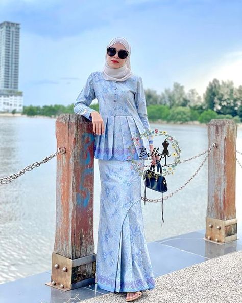 Kain Songket Style, Dress Melayu, Baju Kurung Moden Style, Outfit Muslim, Kurung Modern, Baju Kurung Moden, Thai Fashion, Dress Pesta, Kebaya Muslim