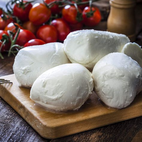 Homemade Fresh Mozzarella Cheese: Step by Step Mozzarella Cheese Recipe, How to Make Mozzarella Cheese at Home & Cheese Ingredients Healthiest Cheese, Make Mozzarella Cheese, Recipes With Mozzarella Cheese, Ensalada Caprese, Healthy Cheese, 100 Calorie, Cheese Tasting, Types Of Cheese, Healthy Snacks Easy