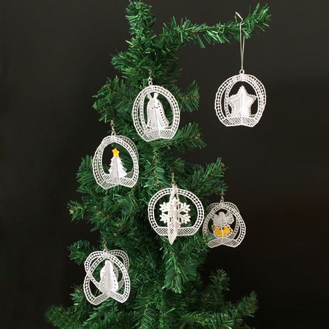 3D FSL Christmas Ornaments 3 Lace Embroidery Designs, Free Standing Lace Machine Embroidery, Fsl Embroidery Designs, Christmas Applique Patterns, Fun Easter Decorations, Fsl Embroidery, Christmas Squirrel, Nursery Quilt, Sewing Room Decor