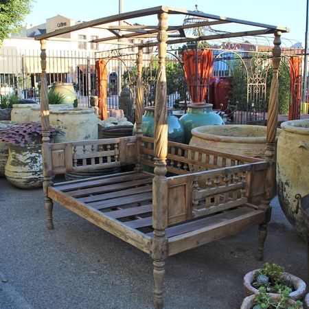 Vintage Balinese teak carved canopy daybed.  Custom outdoor / indoor upholstery cushions available. Playrooms Ideas, Daybed Outdoor, Bedroom Canopy, Daybed Canopy, Canopy Architecture, Girls Bedroom Furniture, Backyard Canopy, Living Room Upholstery, Diy Canopy