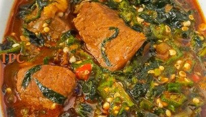 12 Nigerian dishes everyone should know how to cook Okro Soup, Fried Plantain Recipe, Okra Soup, Nigeria Food, Ghanaian Food, African Recipes Nigerian Food, Plantain Recipes, West African Food, Okra Recipes