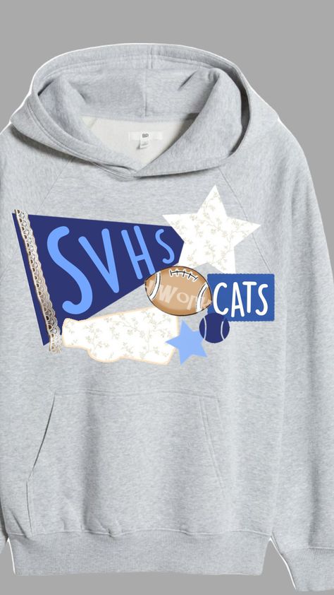 high school pennant hoodie! Senior Painted Jeans, School Pennant, Patchwork Hoodie, Hoodie Diy, Patchwork Sweatshirt, Patchwork Clothes, School Sweatshirts, Cute Sewing Projects, Diy Sweatshirt