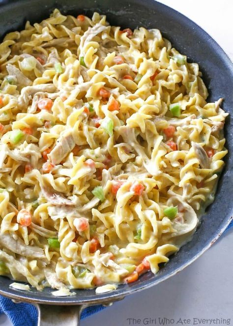 Chicken Noodle Skillet, Kraft Dinner Recipes, Dinner Recipes With Chicken, Panini Recipes Chicken, Creamy Chicken Noodle, Quick Chicken Dinner, Kraft Dinner, Noodle Dinner, The Girl Who Ate Everything