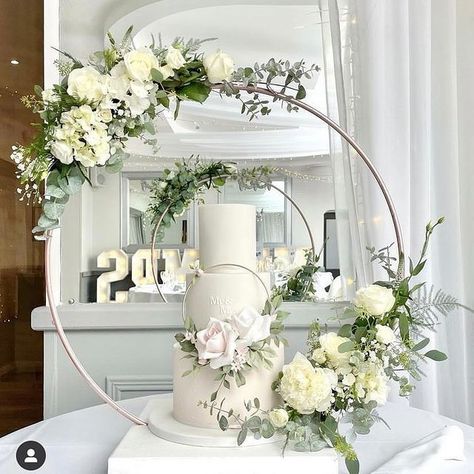 Wedding Anniversary Cake Ideas, Cake Hoop Stand, Anniversary Cake Ideas, Cake Hoop, Cake Displays, Wedding Cake Display, Metal Cake Stand, Cake Stand Set, Wooden Cake Stands