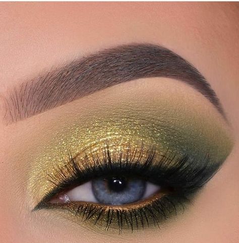 Glitter Makeup Looks, Rhinestone Makeup, Show Makeup, Eye Makeup Pictures, Stunning Makeup, Makeup Pictures, Glitter Makeup, Makeup Eyeliner, Makeup Looks