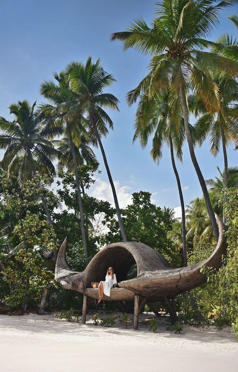 The Joali Maldives resort has a playful side. There is a number of commissioned art pieces here as well as fun structures that made us smile. One of them is a house-sized manta ray. #maldivesinstagram #maldivesinstagrampictures #maldivesinstagramposts #maldivesbestresorts #maldivesbestisland #maldivesresortluxury #maldiveshoneymoonromanticluxury #maldiveshotelluxury #maldivesluxuryresorts #maldiveshoneymoon #maldiveshoneymoonresort #maldiveshoneymoonromanticbeachresorts Maldives Luxury Resorts, Unusual Hotels, Maldives Hotel, Maldives Honeymoon, Visit Maldives, Hotel Concept, Maldives Resort, Manta Ray, City Hotel