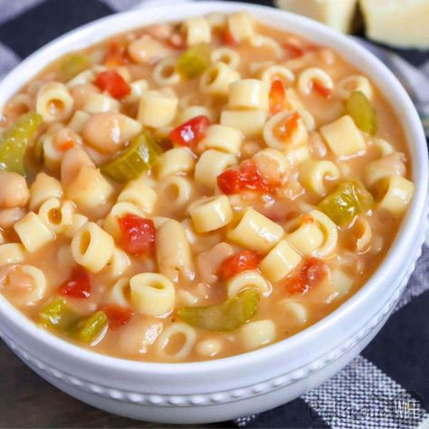 Pasta e Fagioli Pasta Fagoli, Olive Garden Pasta, Ditalini Pasta, Italian Soup, Pasta E Fagioli, Pasta Soup, Soup And Stew, Italian Recipes Authentic, Diced Tomatoes