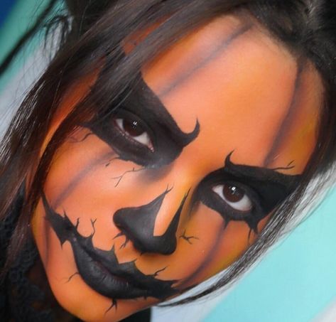 17 Pumpkin Face Paint Ideas You'll Want To Try! - The Mummy Front Cute Pumpkin Makeup, Jack O Lantern Makeup, Pumpkin Face Makeup, Horror Smink, Pumpkin Makeup, Jack O Lantern Costume, Pumpkin Face Paint, Halloween Make-up Looks, Halloweenský Makeup