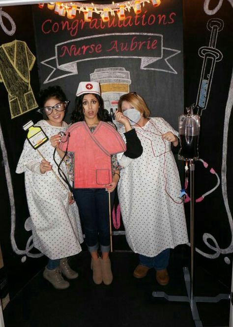 Photo booth Pinning Ceremony Nurse Decoration, Nursing Photo Booth Ideas, Pinning Ceremony Decorations, Nurse Backdrop, Dental Photo Booth, Nurse Graduation Backdrop, Nurse Graduation Pictures Friends, Nurses Day Photo Booth, Nurse Games