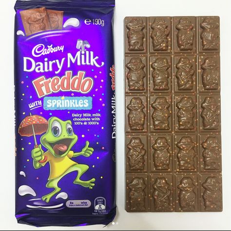 Daily Milk, Cadbury World, Cadbury Chocolate, Cadbury Dairy Milk, Junk Food Snacks, Chocolate Candy Bar, Food Snacks, Candy Bars, Dairy Milk