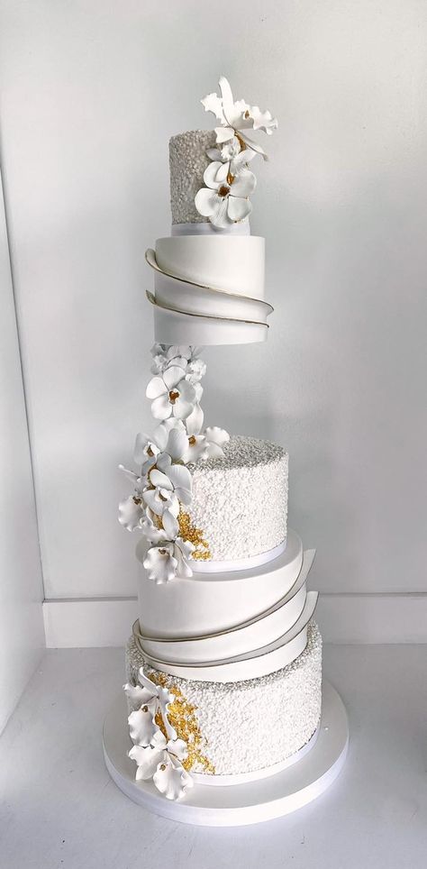 CakeByJason - We can’t resist! Another dreamy floating tier 😍 Floating Wedding Cake Ideas, Floating Cake Stand Wedding, Floating Tier Cake, Floating Wedding Cake Stands, Floating Tier Wedding Cake, Wedding Cakes, Floating, Canning, Cake