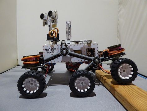 Mars Rover Project, Home Automation Project, Science Gadgets, Arduino Projects Diy, Homemade Tractor, Arduino Robot, Mobile Robot, Machining Metal Projects, Robotics Projects