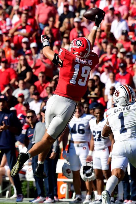 Brock Bowers, Dawgs Football, Georgia Tech Football, Uga Football, Uga Bulldogs, Ga Bulldogs, Georgia Dawgs, Nfl Football 49ers, Georgia Bulldogs Football