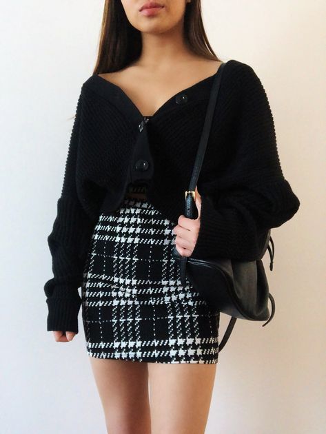 Tight Cardigan Outfit, Plaid Pencil Skirt Outfit, Houndstooth Skirt Outfit, Checkered Dress Outfit, Checkered Skirt Outfit, Checked Skirt Outfit, Tartan Skirt Outfit, Mini Skirt Fall Outfit, Skirt Outfits Aesthetic