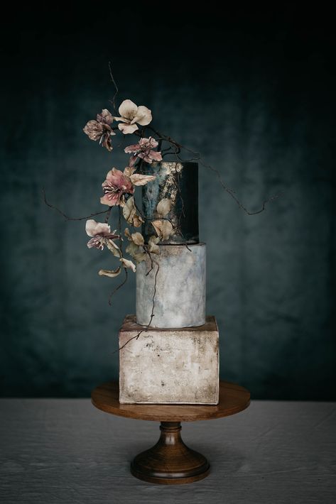 Cakes Photography, Gothic Wedding Cake, Wedding Cake Centerpieces, Photography Story, Wedding Cake Options, Big Wedding Cakes, Wedding Cake Alternatives, Black Wedding Cakes, Fresh Flower Cake