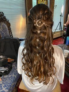 Bridal Hair Down With Extensions, Wedding Hair Celestial, Celestial Hair Piece, Celestial Wedding Hairstyles, Boho Wedding Veil Bohemian Bride, Astrology Wedding Dress, Celestial Wedding Earrings, Celestial Forest Wedding Theme, Celestial Bridal Hair