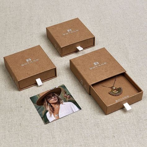 Eco Packaging Ideas, Eco Friendly Packaging Design, Jewelry Packaging Diy, Custom Jewelry Packaging, Jewelry Packaging Design, Kraft Paper Crafts, Jewelry Box Design, Jewelry Logo Design, Jewelry Packaging Box