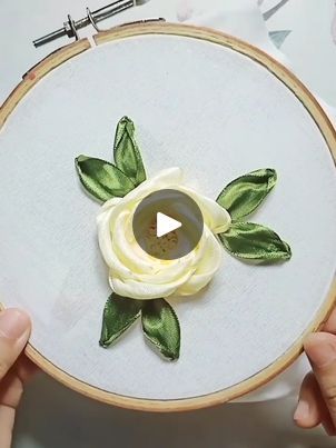 Embroidery Design Tutorial, Sulaman Pita, Ribbon Flower Tutorial, Ribbon Embroidery Tutorial, Rose Tutorial, Ribbon Rose, Ribbon Flower, Embroidery Tutorial, Ribbon Roses