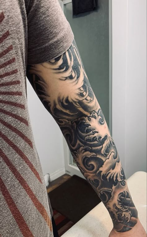 Wind Sleeve Tattoo, Waves Sleeve Tattoo, Japan Sleeve Tattoo, Geometric Wave Tattoo, Half Leg Sleeve Tattoo, Japanese Full Sleeve, Wave Tattoo Sleeve, Crisantemo Tattoo, Japanese Forearm Tattoo