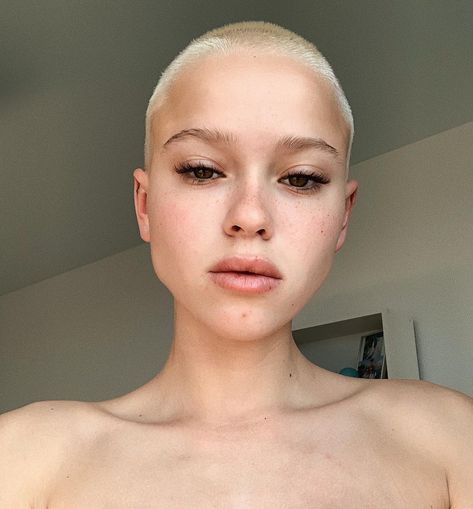 Image may contain: 1 person, selfie and closeup Women Buzzed Hair, Bald Hair Women, Bald Girl Aesthetic, Women’s Buzzcut, Bald Models Woman, Girls With Buzzcut, Buzzcut Women Aesthetic, Buzz Cut Girl, Girl With Shaved Head