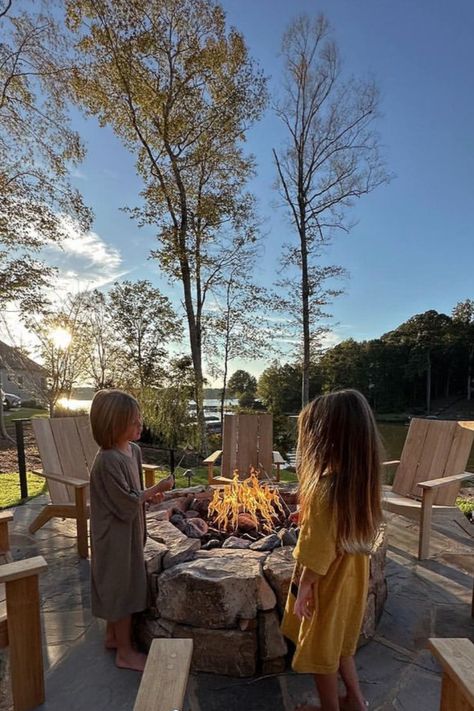 lake l lake life l kids lake l kids bonfire l bonfire l smores Family At Lake House, Family Lake Aesthetic, House By The Lake Aesthetic, Lake House Aesthetic Summer, Cabin Summer, Family Lake House, House Lifestyle, Dream Life Goals, Forest Gump