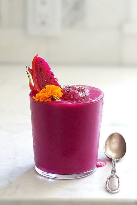 Naga Aesthetic, Jus Naga, Dragon Fruit Smoothie Recipe, Dragon Fruit Smoothie Bowl, Pitaya Smoothie, Oatmeal Pancakes Recipe, Oat Milk Recipe, Dragon Fruit Smoothie, Buah Naga