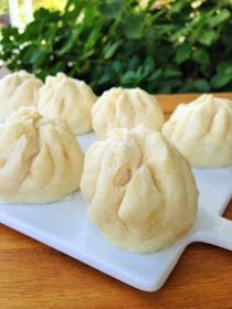 The Spices Of Life . . .: Bánh Bao (Vietnamese Steamed Pork Bun) Banh Bao Recipe, Steam Buns, Steamed Pork Buns, Pork Bun, Steamed Pork, Vietnamese Pork, Asian Dinners, Pork Buns, Steamed Buns