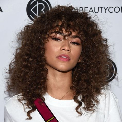 Long Curly Hairstyles - Zendaya Hairstyles Zendaya, Milkshake Hair, Long Curly Hairstyles, Quick Curly Hairstyles, Curly Hair Style, Curly Braids, Curly Updo, Texturizer On Natural Hair, Zendaya Coleman